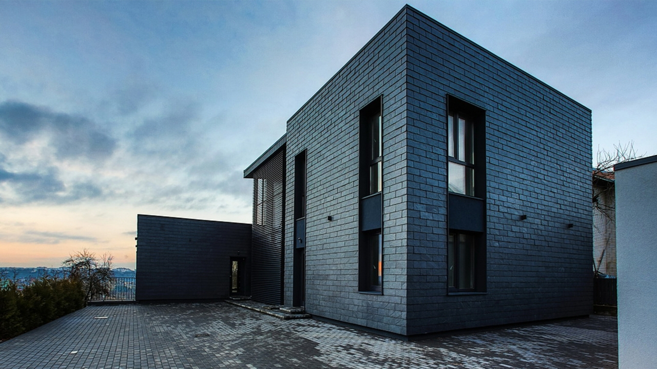 DAUGIABUTIS NAMAS ŽALIAKALNYJE 